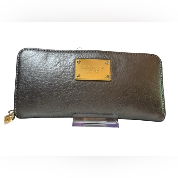Michael Kors Metallic Silver Long Zip Wallet - Picture 1 of 7